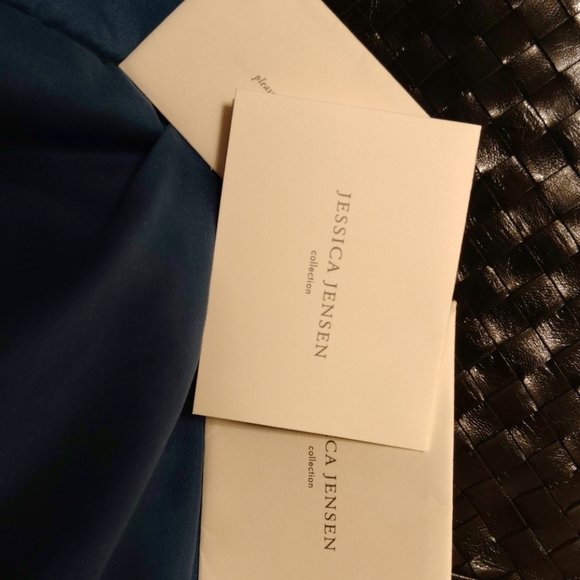 Jessica Jensen Hand ag - Picture 2 of 4